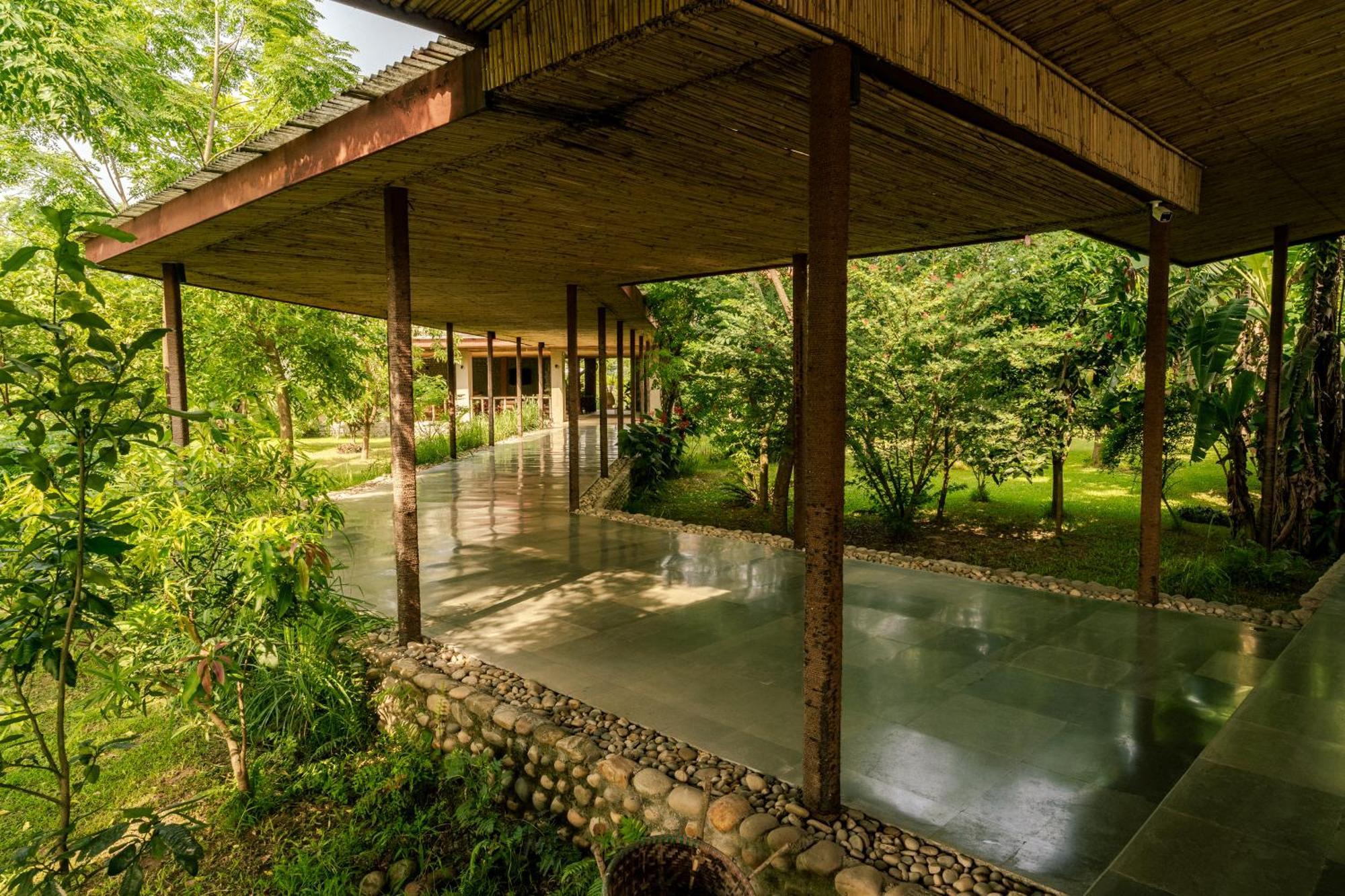 Sanctuary Chitwan National Park Hotel Luaran gambar