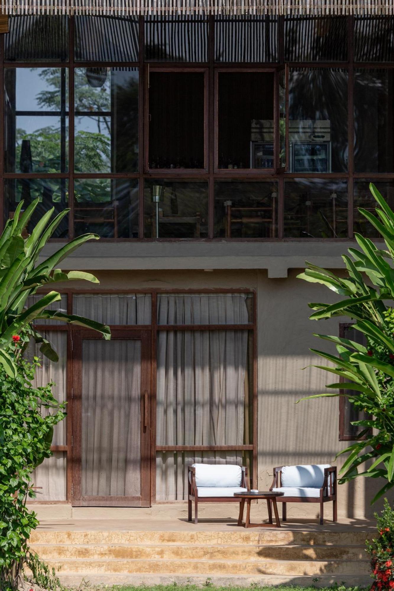 Sanctuary Chitwan National Park Hotel Luaran gambar