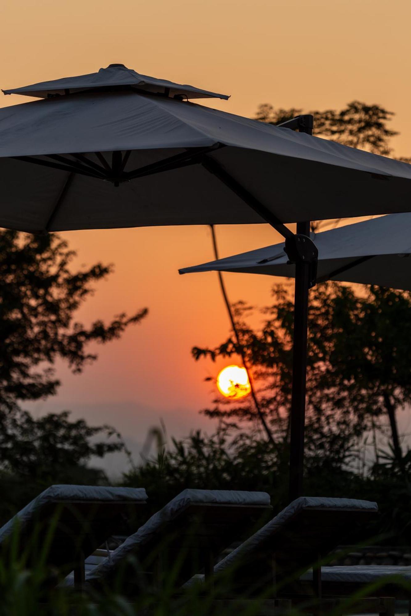 Sanctuary Chitwan National Park Hotel Luaran gambar